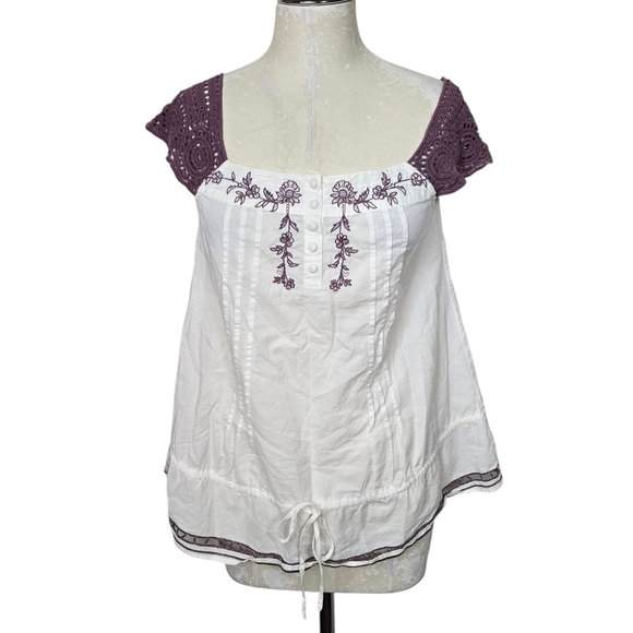 Unito Tops - Unito White Purple Crochet Floral Shirt S